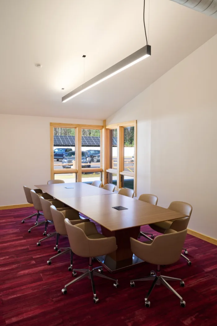 Telemark 1094 hdr conference room (large)